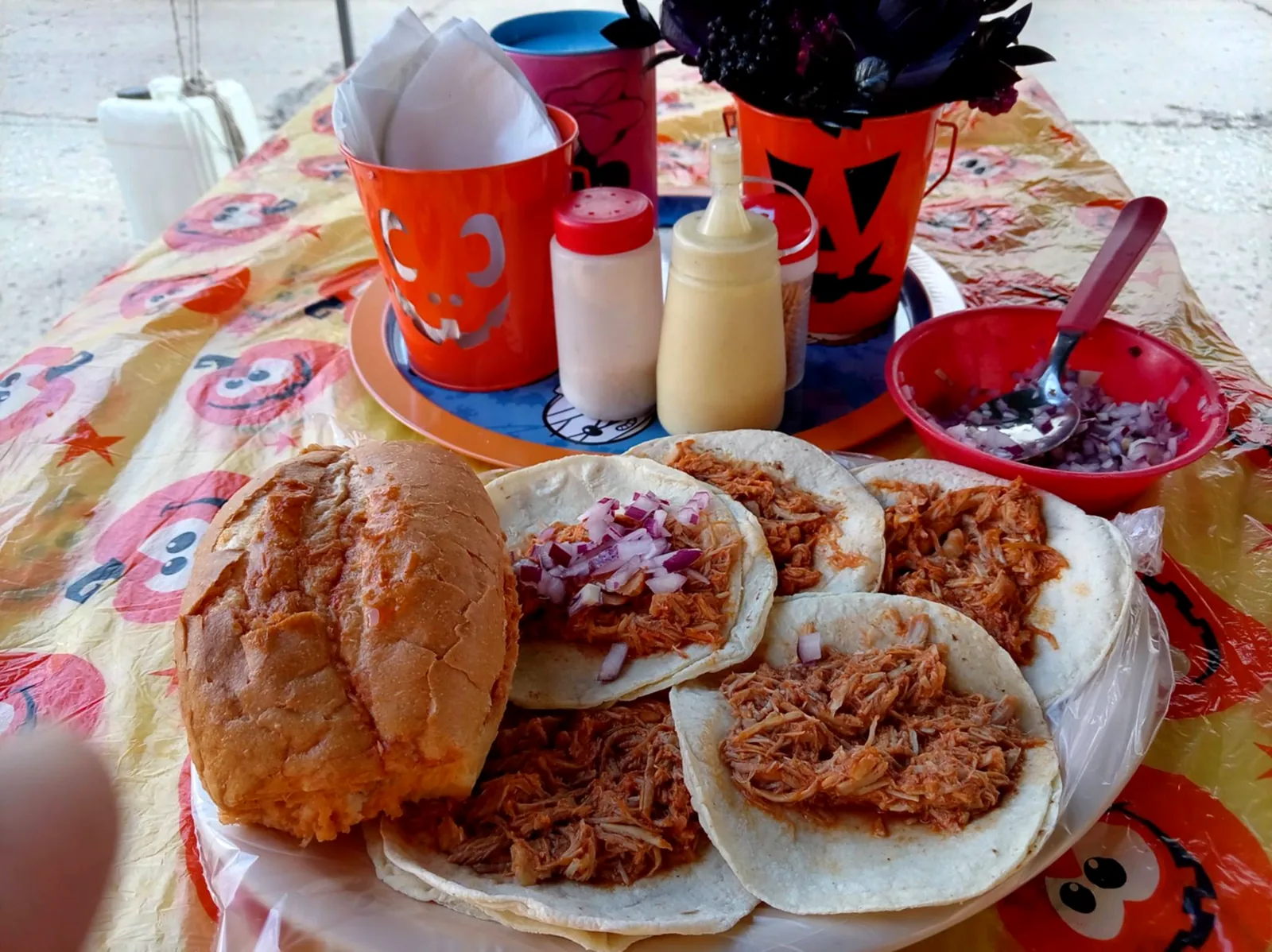 Mesa con productos de La Pibijarocha